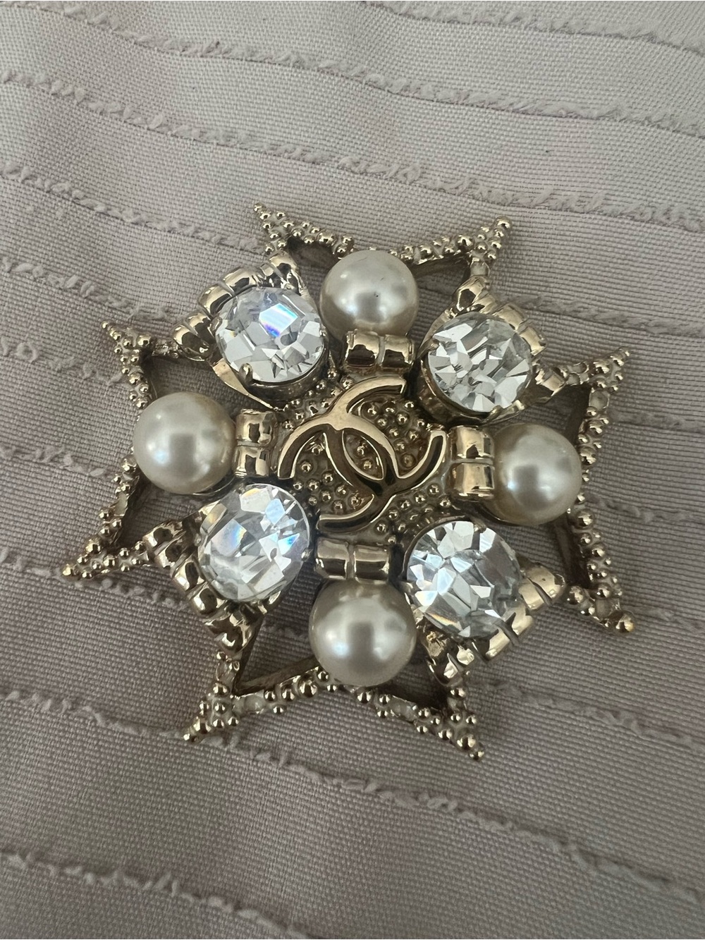 CHANEL 06A Brooch